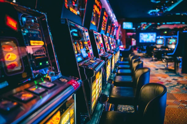 Mega Moolah progressive jackpot display and reel interface on goltogel mobile